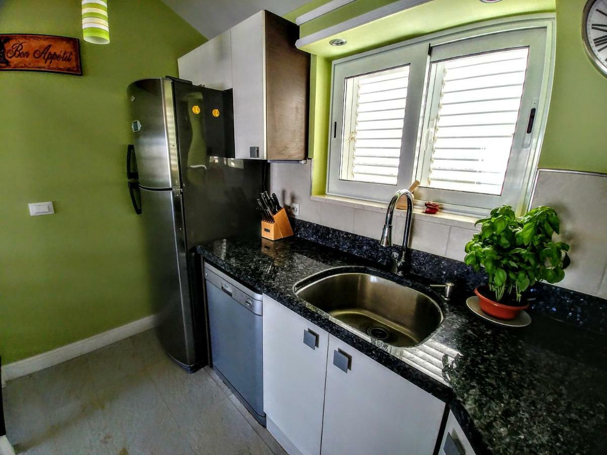 Beautiful 2 Bedroom 2 Bathroom Sea View, Free Parking Дубровник Екстериор снимка