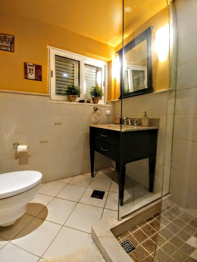 Beautiful 2 Bedroom 2 Bathroom Sea View, Free Parking Дубровник Екстериор снимка