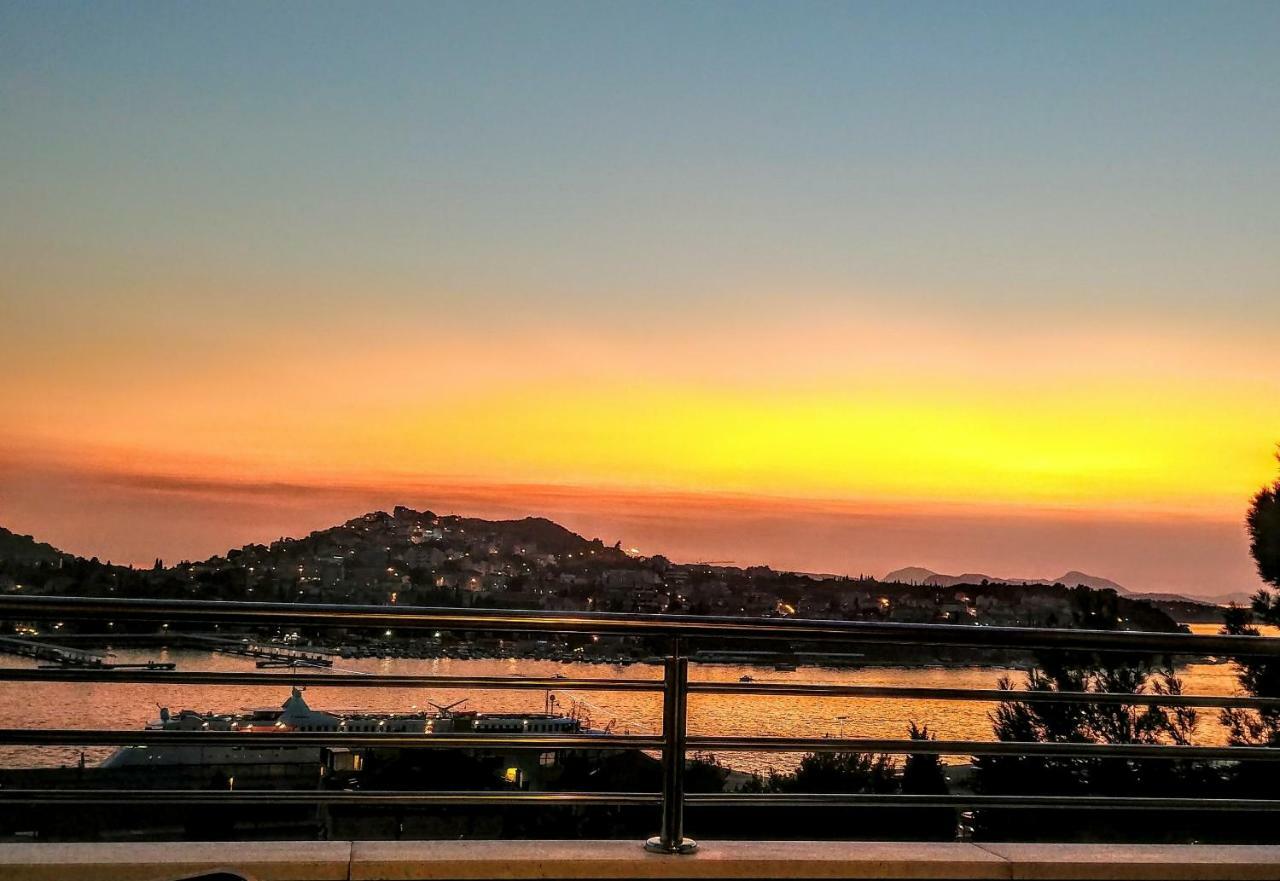 Beautiful 2 Bedroom 2 Bathroom Sea View, Free Parking Дубровник Екстериор снимка